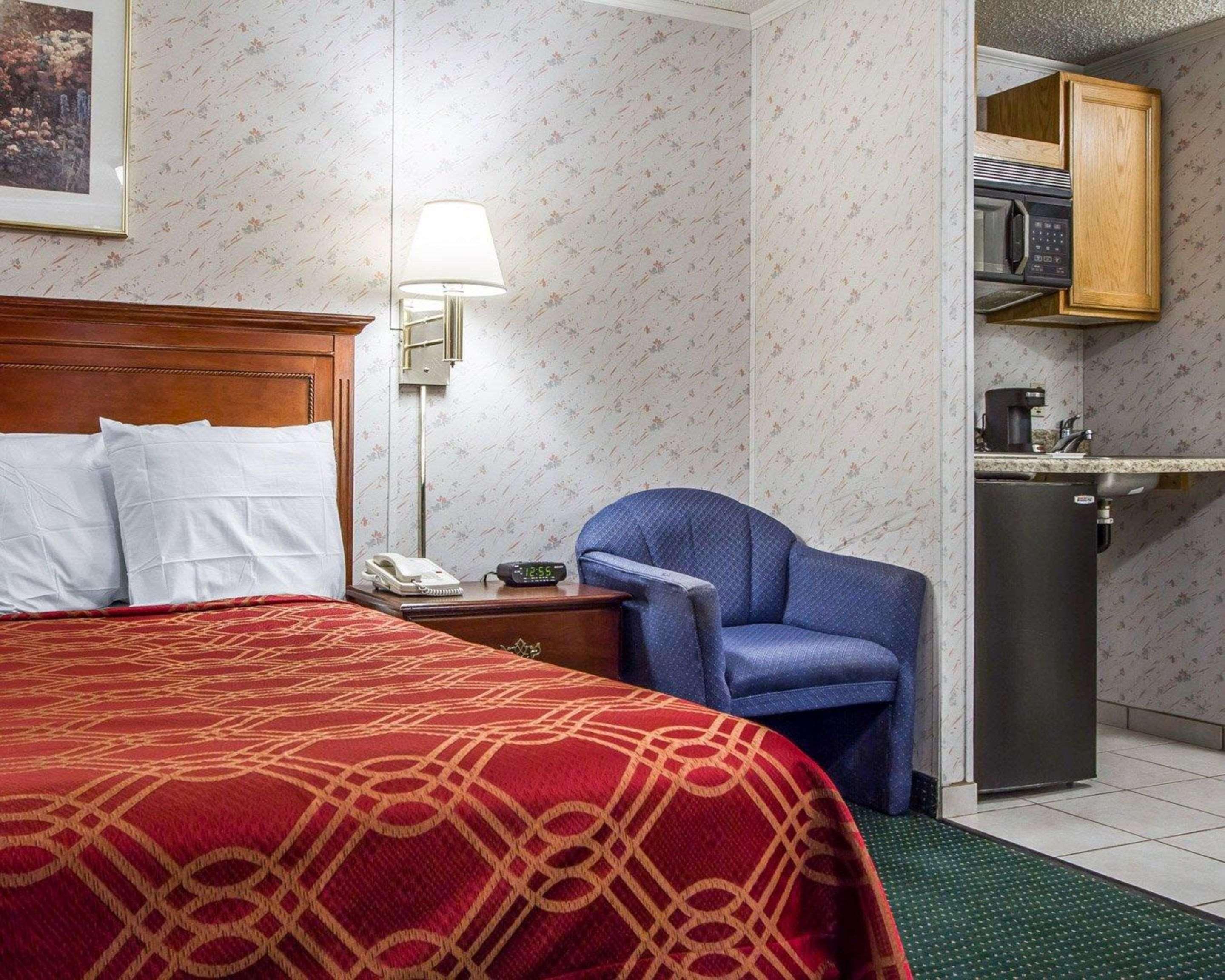 Rodeway Inn & Suites Brunswick Near Hwy 1 Εξωτερικό φωτογραφία