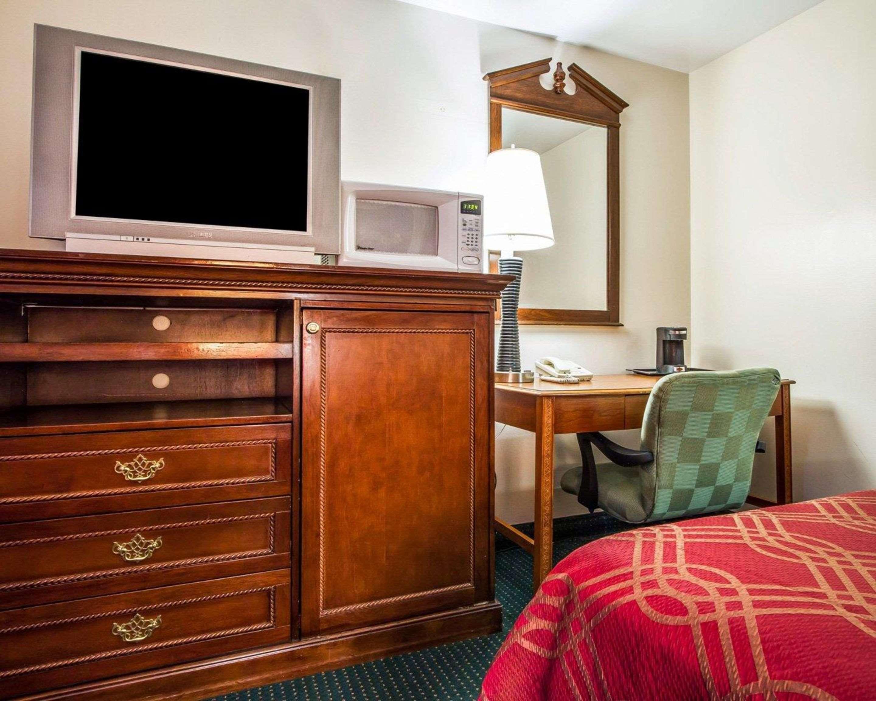 Rodeway Inn & Suites Brunswick Near Hwy 1 Εξωτερικό φωτογραφία