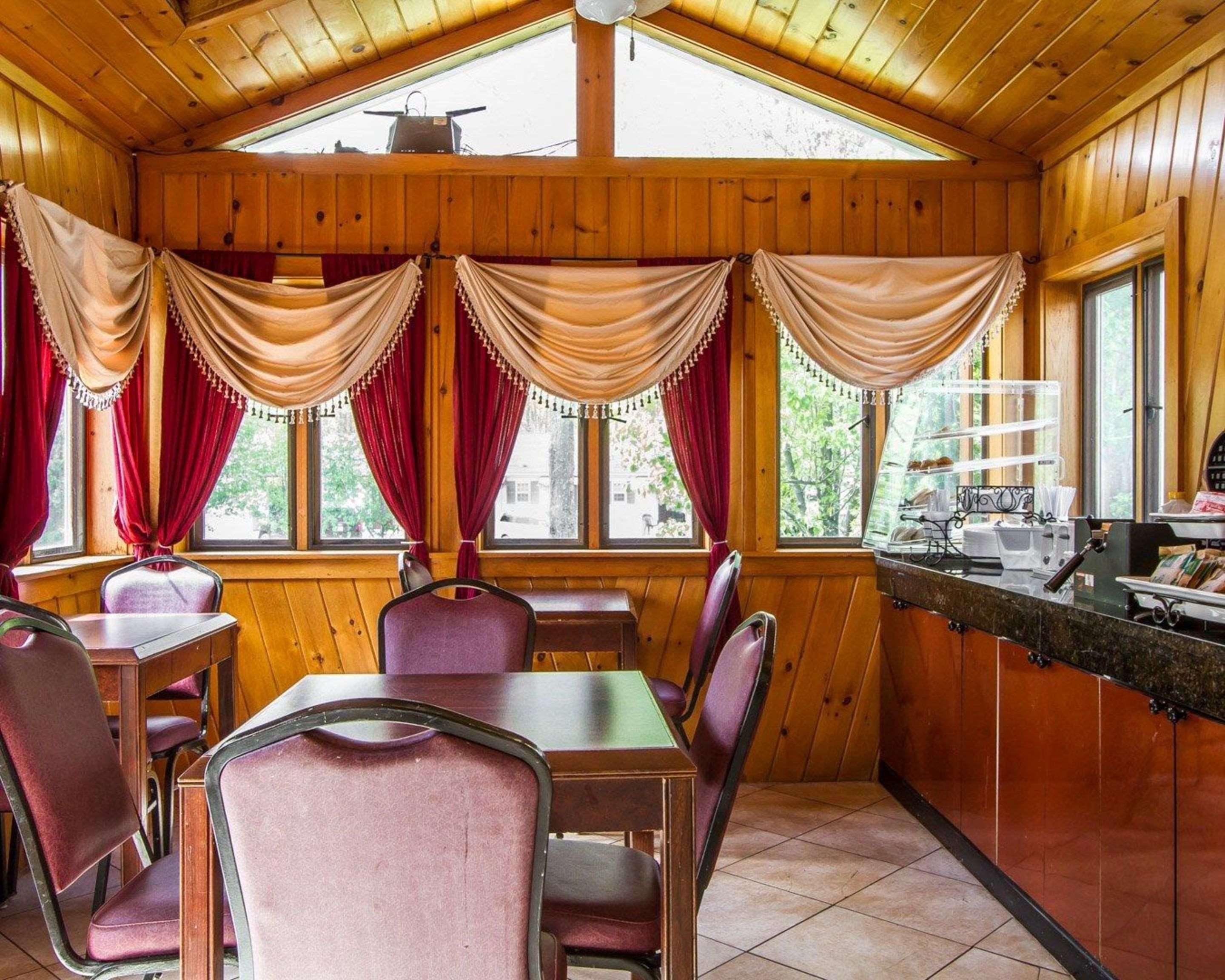 Rodeway Inn & Suites Brunswick Near Hwy 1 Εξωτερικό φωτογραφία