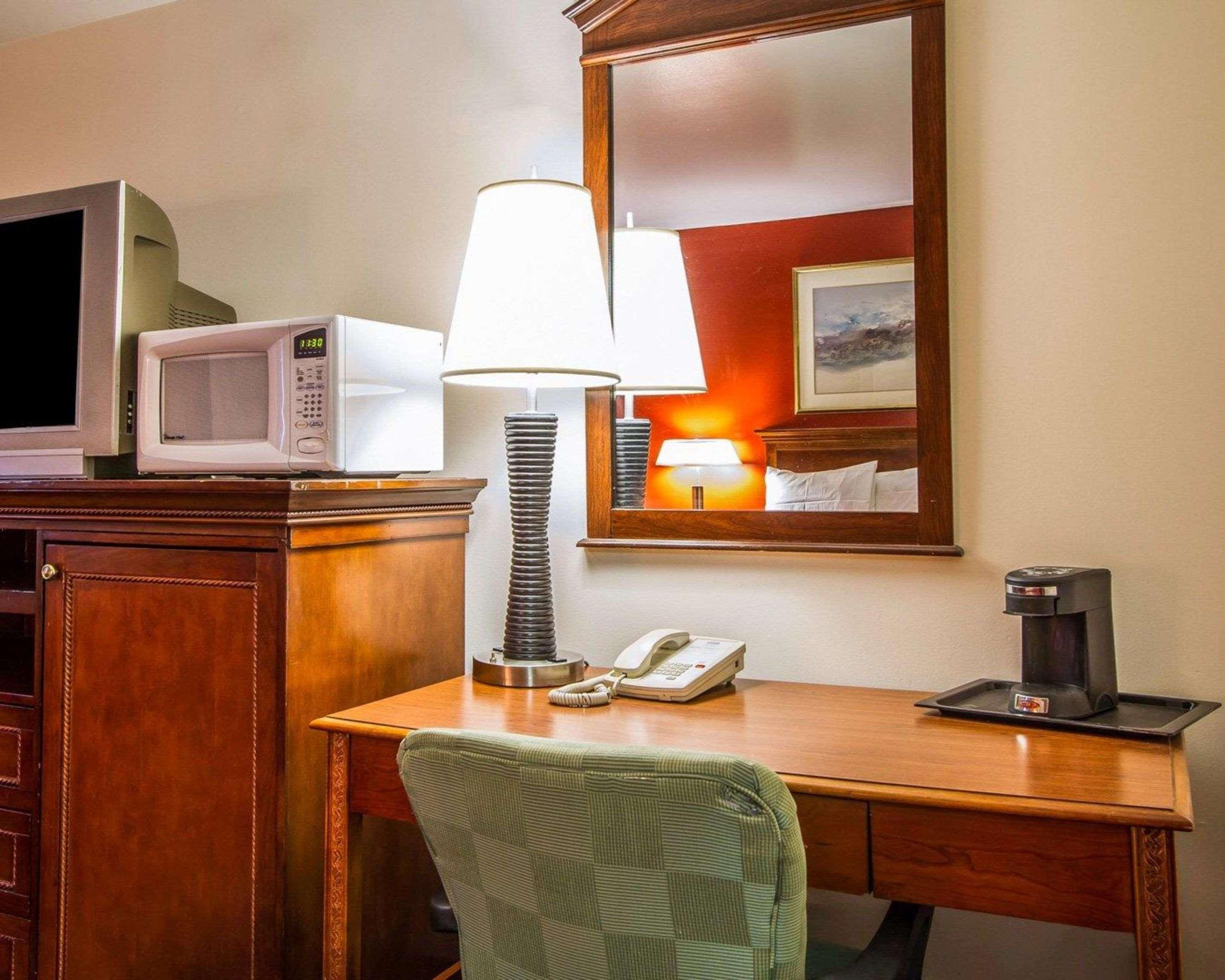 Rodeway Inn & Suites Brunswick Near Hwy 1 Εξωτερικό φωτογραφία