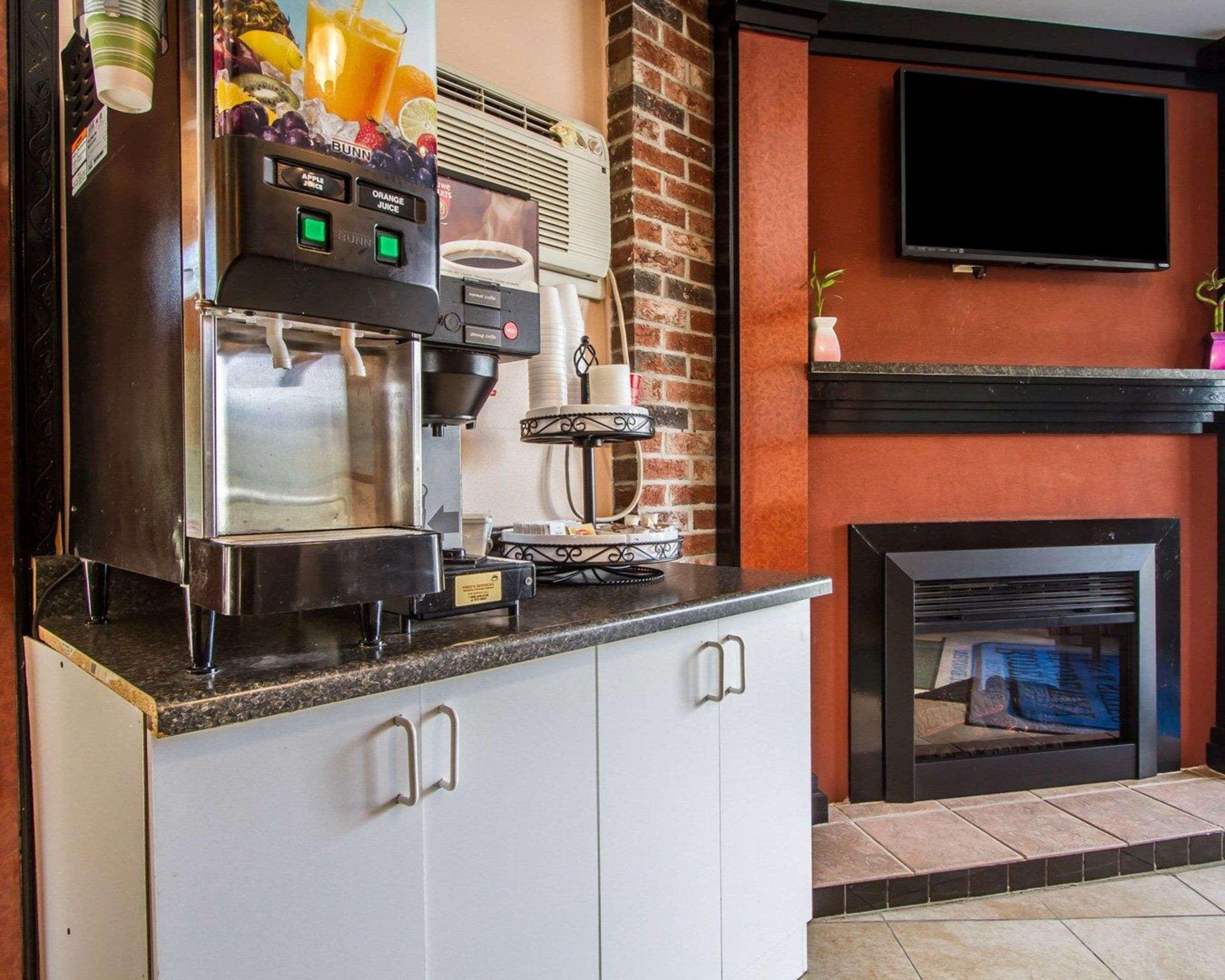Rodeway Inn & Suites Brunswick Near Hwy 1 Εξωτερικό φωτογραφία
