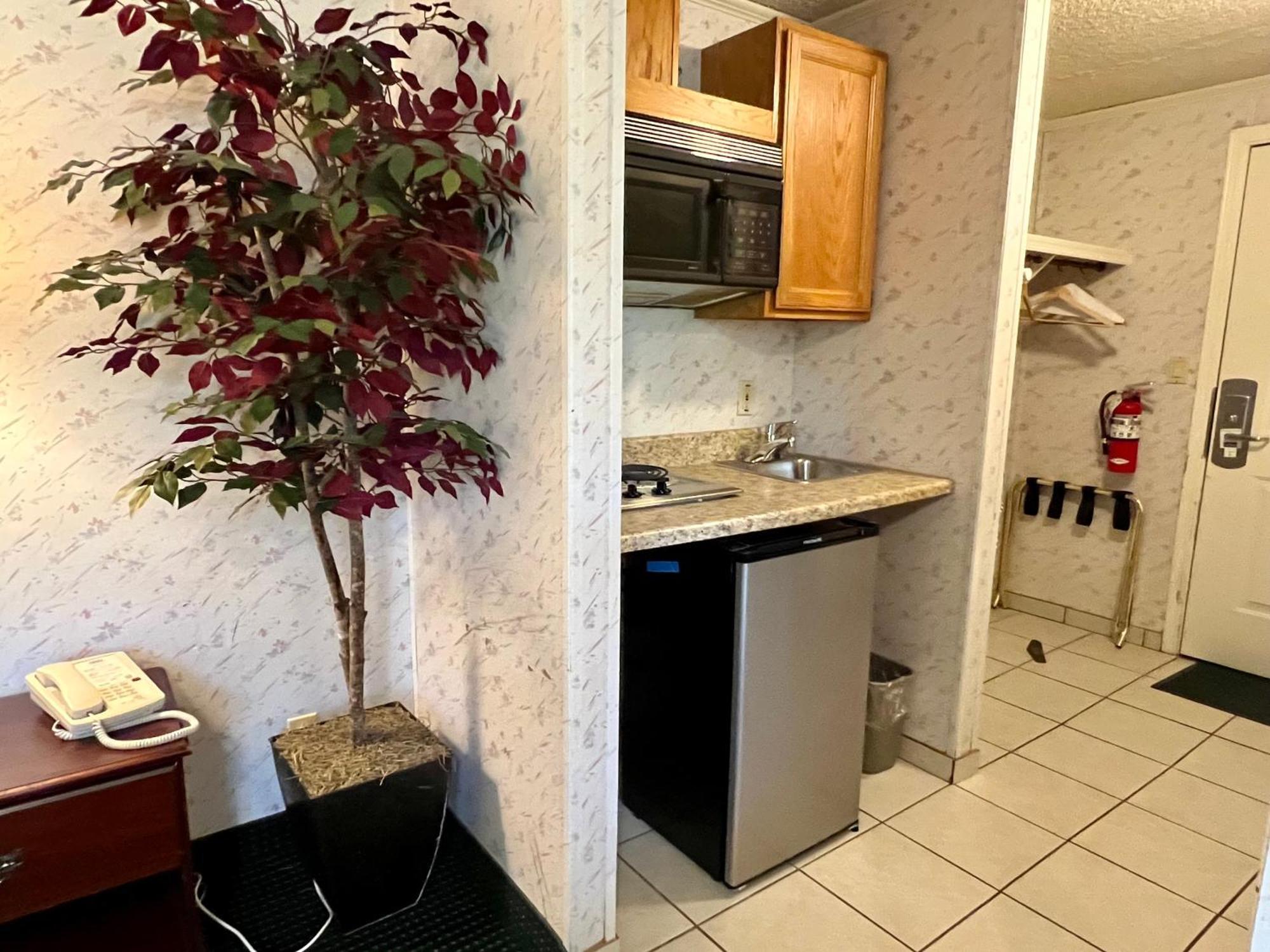 Rodeway Inn & Suites Brunswick Near Hwy 1 Εξωτερικό φωτογραφία