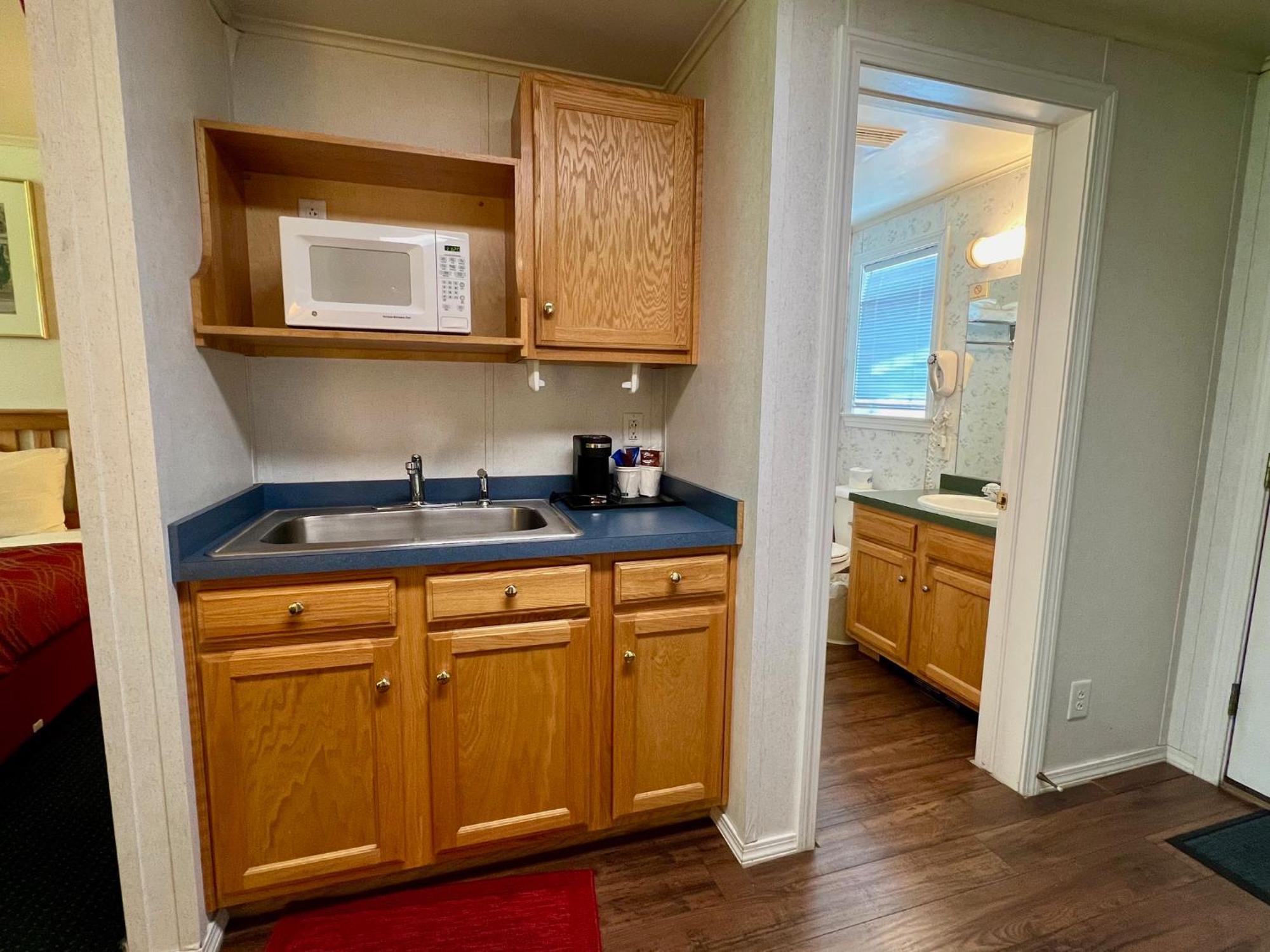 Rodeway Inn & Suites Brunswick Near Hwy 1 Εξωτερικό φωτογραφία