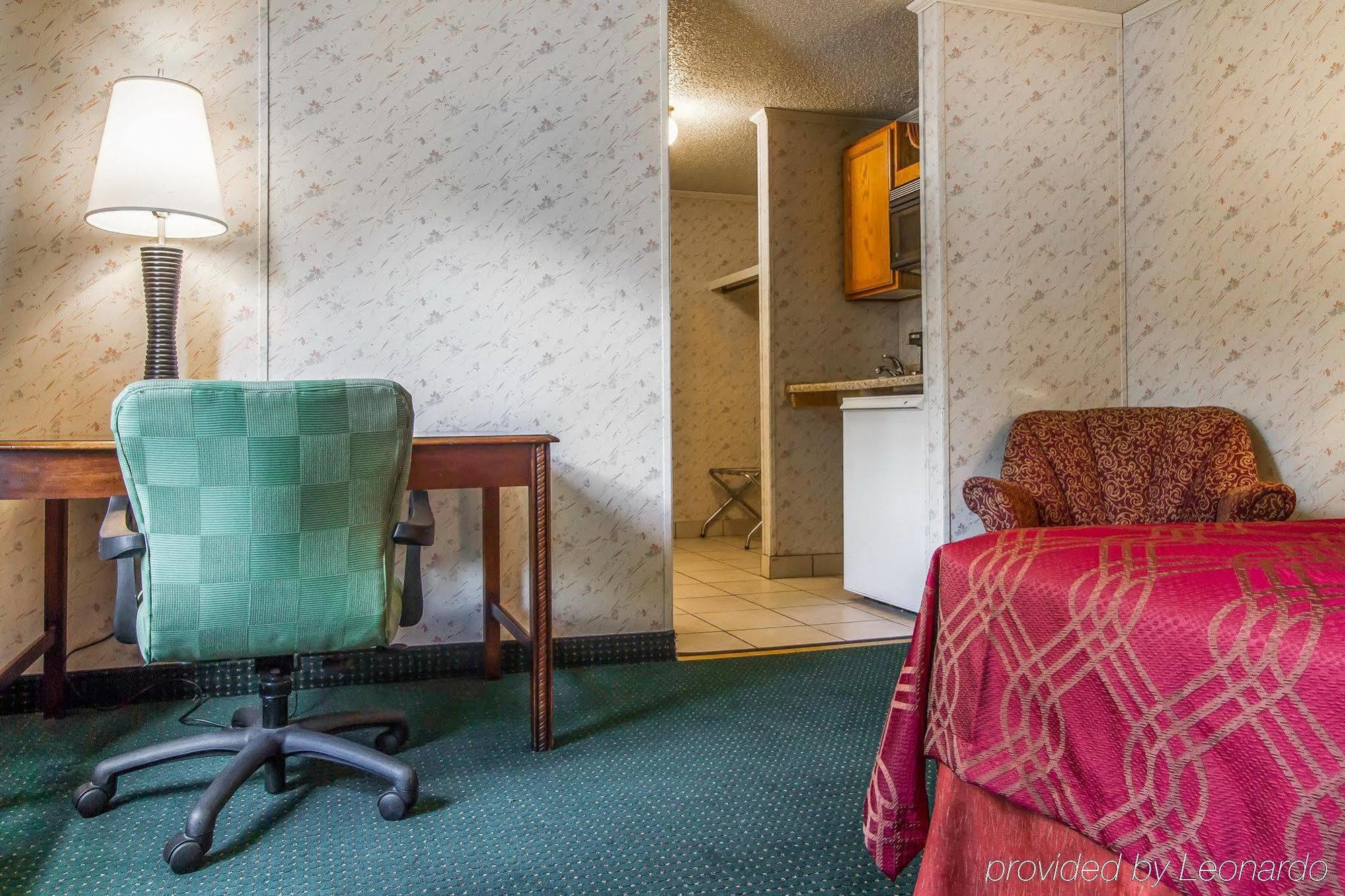 Rodeway Inn & Suites Brunswick Near Hwy 1 Εξωτερικό φωτογραφία